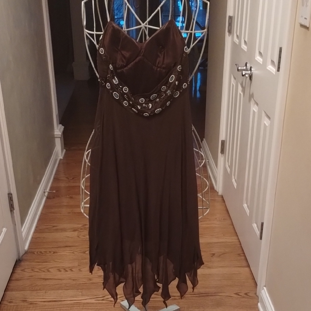 Elegant Brown Sue Wong 100% Silk Halter Dress - Picture 8 of 16